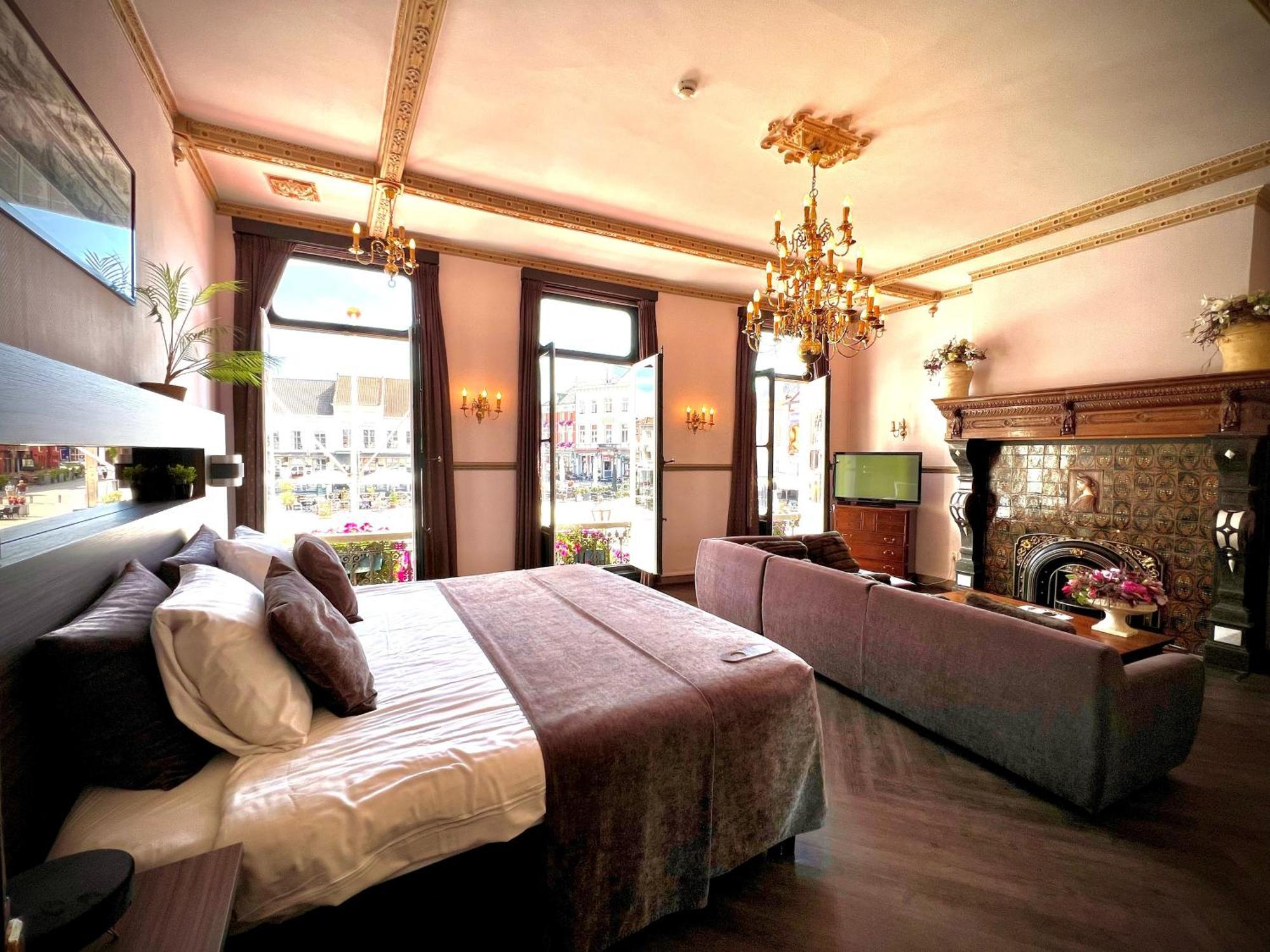 Grand Cafe Hotel De Bourgondier Bergen op Zoom Exterior foto